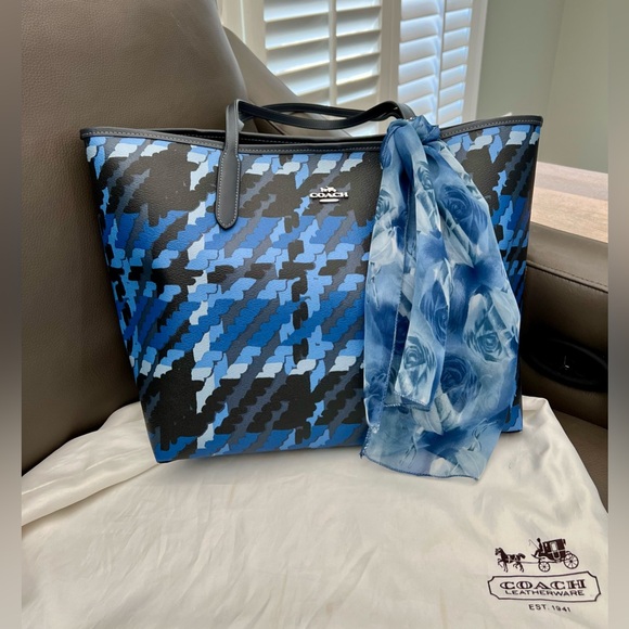 EUC! Coach Reversible City Tote Shoulder Bag with
Graphic Plaid Print - Picture 1 of 9